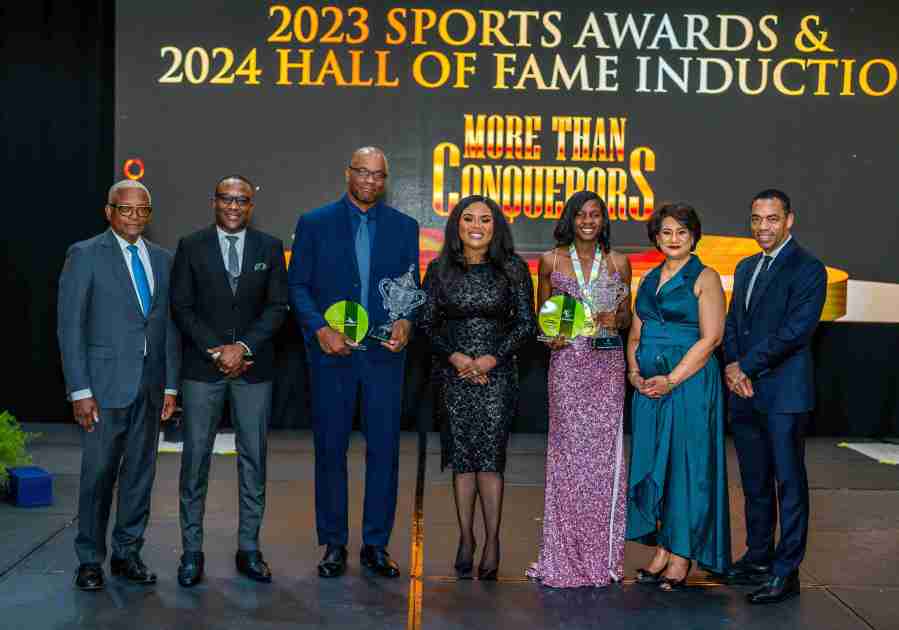 (l-r) Anthony I. Smart – Chairman, First Citizens, David Roberts - Permanent Secretary, Ministry of Sport & Community Development, Bertram Blackman – Father of Nikoli Blackman – 2023 First Citizens Youth Sportsman of the Year, The Hon. Shamfa Cudjoe-Lewis - Minister of Sport & Community Development, Janae De Gannes – 2023 First Citizens Youth Sportswoman of the Year, Karen Darbasie – Group CEO, First Citizens & Jason Julien – Group Deputy CEO – Business Generation, First Citizens